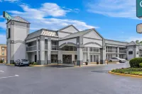 Quality Inn Oak Grove Fort Campbell Hotels near Hobby Lobby