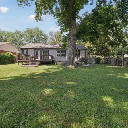 Earth & Echo-Nature-Inspired -  Themed Bedrooms + Firepit + Walk to Brookside
