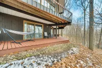 Eclectic Hubertus Home w/ Game Room & Fire Pit! - โฮมสเตย์