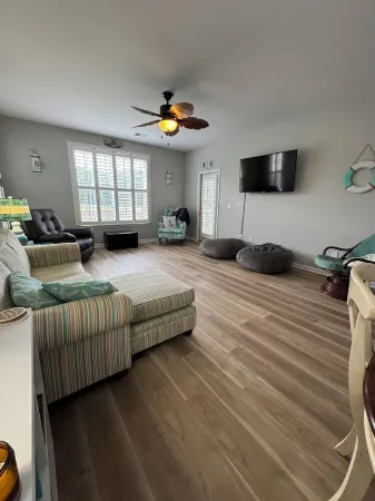 Your home away from home! 3BR 2BA Condo Located In Sandpiper Bay. Отели в г. Сансет Бич