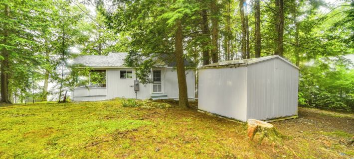 Private Dock on Messalonskee Lake: Cozy Cottage! Hotels in Kennebec County