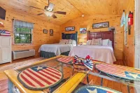The Patriot Cabin Close to the Buffalo National Park and River! Sleeps 4! - 3-stjärniga