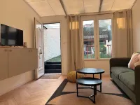 Pretty 50 m2 fisherman's cottage with exterior Hotels in Etaples