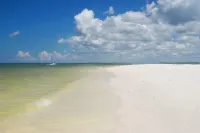 Almost Beachfront for Less -Ocean & Sunset Views-Near JW Marriott