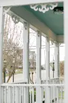 Charming Haven Near Downtown - Delightful Historic Retreat