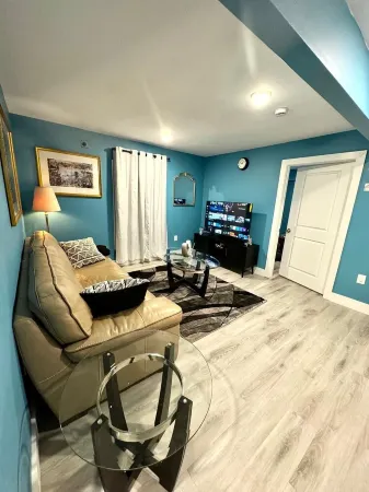 2 bedroom apartment in at NJ/NYC/EWR/SEC 1 bathroom. sitting room and Kitchen Отели рядом с достопримечательностью «Технологический институт Нью-Джерси»