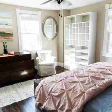 Charming 3-bedroom home in Arlington w/ Hot Tub, Parking Close to Everything DC Rooms