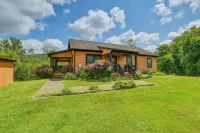 Romantic Afton Escape w/ Fire Pit & Scenic Views