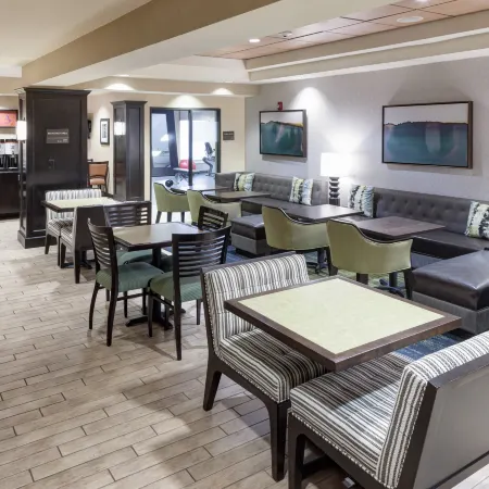 Hampton Inn & Suites Gainesville-Downtown