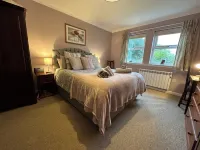 Spacious & homely ground floor apartment in central village location near beach