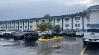 Quality Inn & Suites Morgantown - University Area - Parkplatz