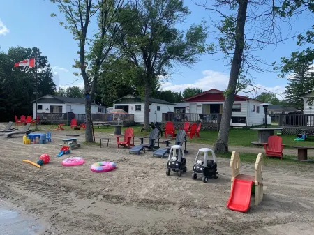 Mallard #6 Graceland Cottages