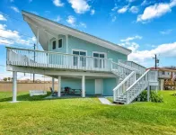 Beach Lovers 4/2.5, Short Walk 2 Beach & Easy Access, +Views! Read Our Reviews!