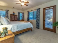 Hopdown, Southwest Design in Horse country w/guests house and pool