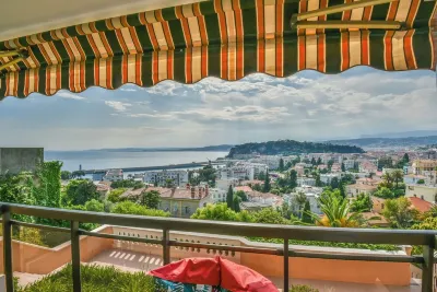 Studio design sleeping area terrace sea view swimming pool Hotels in Nice Port