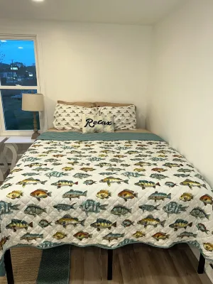 Riverside Retreat, a charming studio near Oakmont and Pittsburgh with WiFi, AC