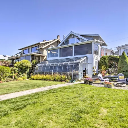 Fire Pit, Views and Beach Access Waterfront Escape!