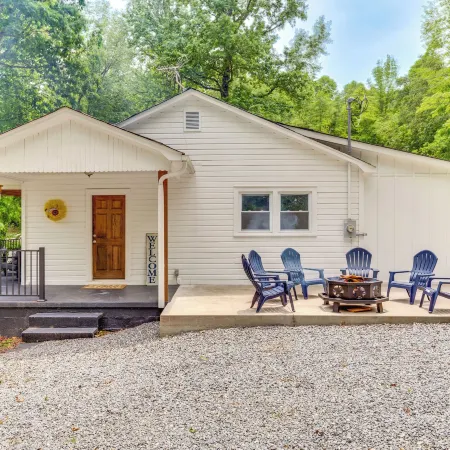 3 Mi to Dtwn! Forest City Haven w/ Furnished Patio