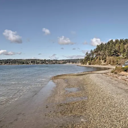 Charming Indianola Home Walk to Town!