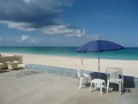Oceanfront -on 7 Mile Beach- 1  Bed-Cayman Reef Resort # 21 Sleeps 4,