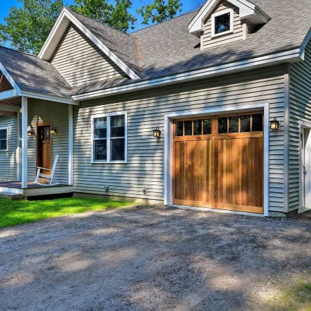 Covered Deck, Grill & Game Room: Gilford House!