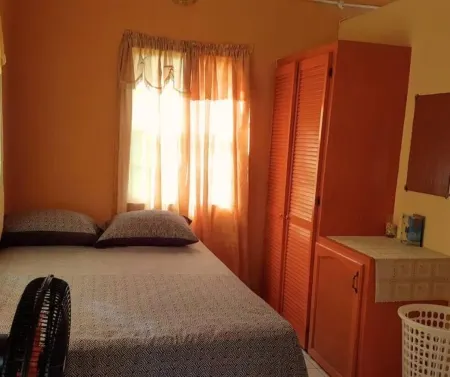 Charming Fully Furnished One Bedroom House - Your Perfect VRBO Retreat! Отели в г. Уэстерхолл Ленд Сетлемент