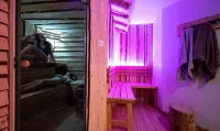 Bright and colorful house with sauna, hut, henhouse, bicycles & garden 쏠슈흐-슈흐-모슬로뜨 호텔