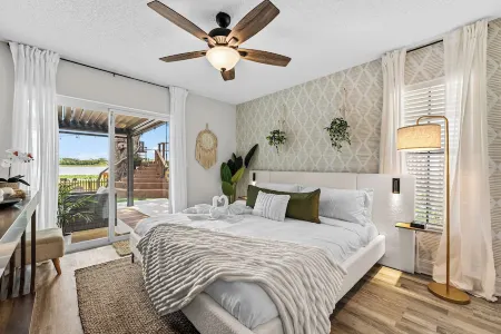 Lakefront Gem Near Clearwater