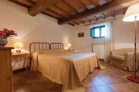3-Bedroom Apartment Tuscany, Ancient Farm, Nature, Swimming Pool, 6 Guests