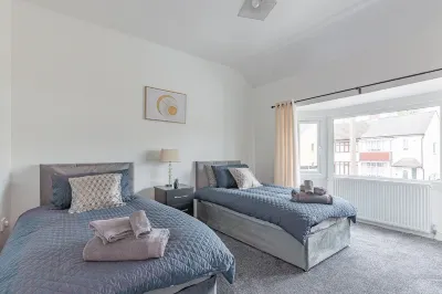 Spacious Family Home, great for city breaks or business stays Hotels near Sandwell Park Farm
