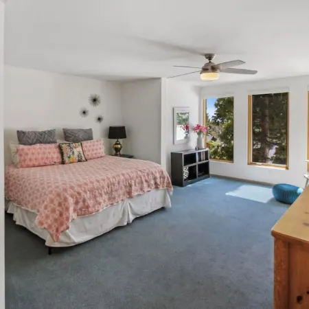 Spacious 4/5BR 4BA Tahoe Retreat w/ Hot Tub – Walk to Lake & Near Ski Resorts
