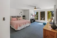 Spacious 4/5BR 4BA Tahoe Retreat w/ Hot Tub – Walk to Lake & Near Ski Resorts