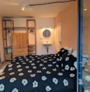 Colorful Flat @ trendy old docks. Perfect for couples. Expandable to 3 bedrooms