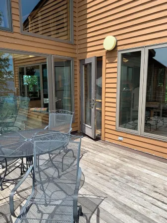 Surrounded by Superior! Stunning condo with 270 degrees of Lake Superior