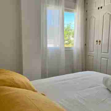 Central Málaga Apartment for 6 with Free HSWiFi & Parking, Steps from the Center Rooms