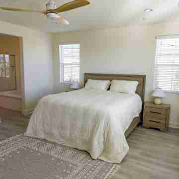 The Palms Hideaway - Desert Luxury Rooms