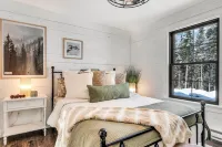Charming 2-bedroom chalet with jacuzzi WiFi and AC in Glenburn - Chalets