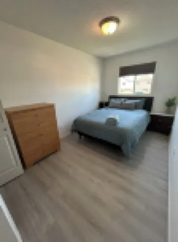 Spacious 4 Bdm Duplex Hotel berhampiran Alberta Railway Museum