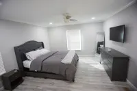 Decatur 3-BR Bliss: Modern Comfort