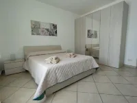 Serao House, apartment on the 2nd floor in the center Riserva naturale Foce Volturno - Costa di Licola附近的飯店