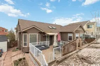 Charming Castle Rock 3BR 3BTH Ranch Style House Ideal for Longer Stays.