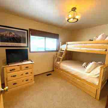 Perfect Sunriver getaway! 2 bed, 2 bath near Village. Rooms