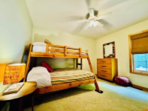 Lazy River Cabin: Private 3 Bedroom, 3 Bath Getaway on Lake Wallenpaupack