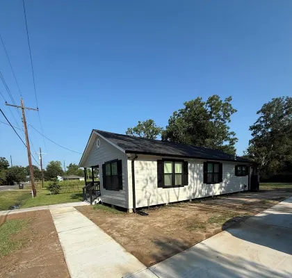 Relax at Cricket & Clover Retreat Near SU, LSU, Airport, Downtown, WiFi & AC