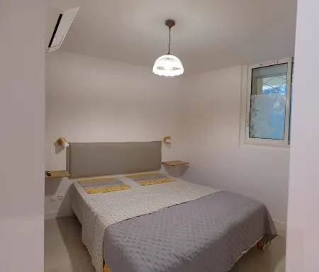 Front de mer - T2 Entièrement Rénové et Climatisé - Tout à Pieds Отели рядом с достопримечательностью «Mas de Pierredon - Camping Sanary-sur-Mer - CAMPASUN»