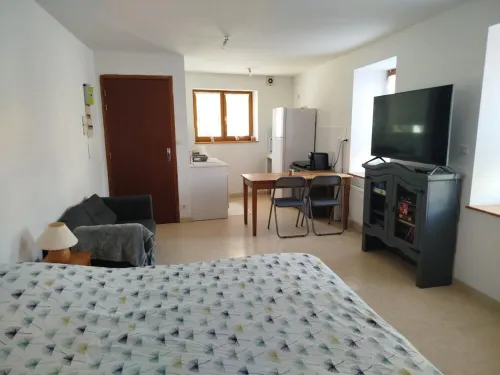 Studio in the heart of Seyne's citadel ski village and lake.
