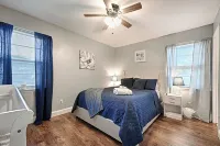 Hot Tub, Gameroom,17 min to Dickies Arena, FirePit!!!!! Hotels in Burleson