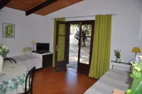 Pavillon Kiwi Malacucina Hotels in Lumio