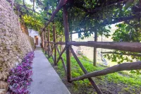Poggio Angelarosa: Double Room in Lemon Garden on the Hills of the Amalfi Coast