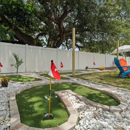 Heated Pool +HotTub+Arcades + 15 Minutes to beach